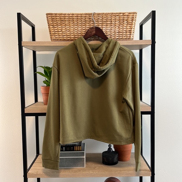 NWT Pride Fleece Crop Hoodie Graphic Tee, S - Picture 4 of 5